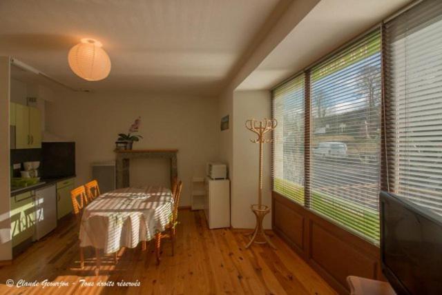 Village De Nasbinals Aubrac Electro Velo Экстерьер фото